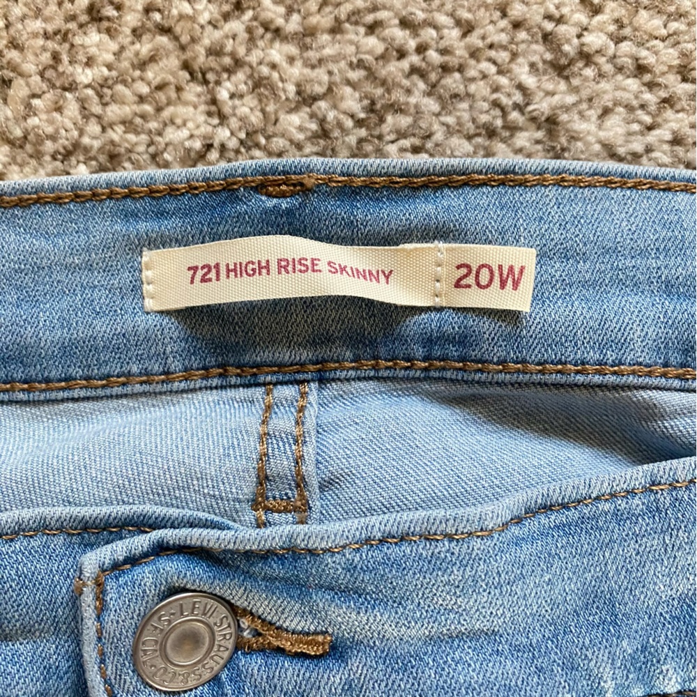 Levi’s High Rise Skinny Distressed Jeans, 20W, Light Wash GUC - Picture 3 of 6